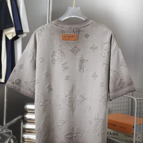 Replica Louis Vuitton LV T-Shirts Short Sleeved For Unisex #1439527 $39.00 USD for Wholesale