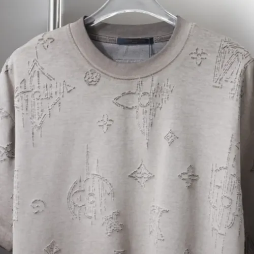 Replica Louis Vuitton LV T-Shirts Short Sleeved For Unisex #1439527 $39.00 USD for Wholesale