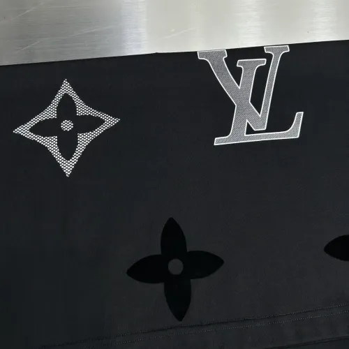 Replica Louis Vuitton LV T-Shirts Short Sleeved For Men #1439621 $82.00 USD for Wholesale