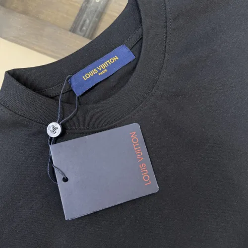 Replica Louis Vuitton LV T-Shirts Short Sleeved For Unisex #1439824 $32.00 USD for Wholesale