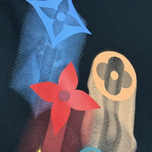 Replica Louis Vuitton LV T-Shirts Short Sleeved For Unisex #1439824 $32.00 USD for Wholesale