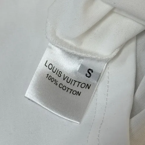 Replica Louis Vuitton LV T-Shirts Short Sleeved For Unisex #1439825 $32.00 USD for Wholesale