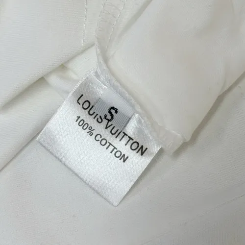 Replica Louis Vuitton LV T-Shirts Short Sleeved For Unisex #1439827 $32.00 USD for Wholesale