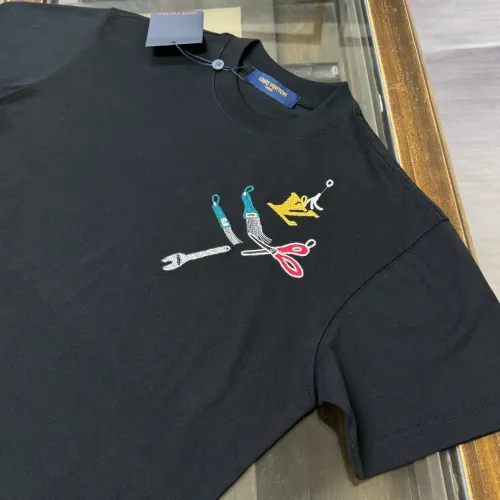 Replica Louis Vuitton LV T-Shirts Short Sleeved For Unisex #1439828 $32.00 USD for Wholesale