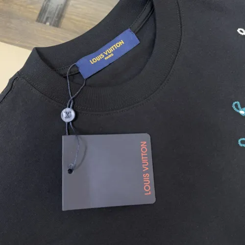 Replica Louis Vuitton LV T-Shirts Short Sleeved For Unisex #1439828 $32.00 USD for Wholesale