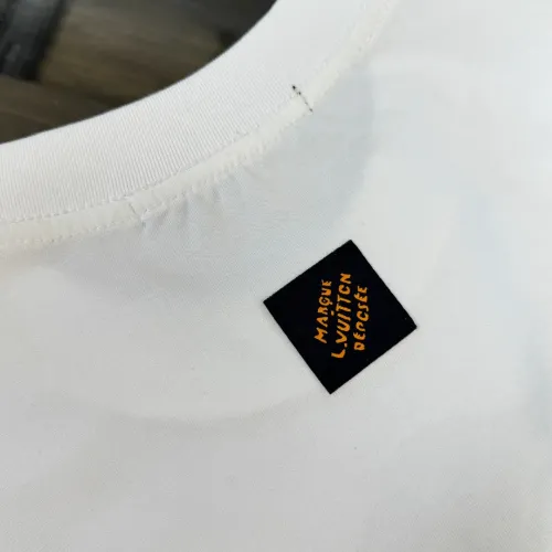 Replica Louis Vuitton LV T-Shirts Short Sleeved For Unisex #1439829 $32.00 USD for Wholesale