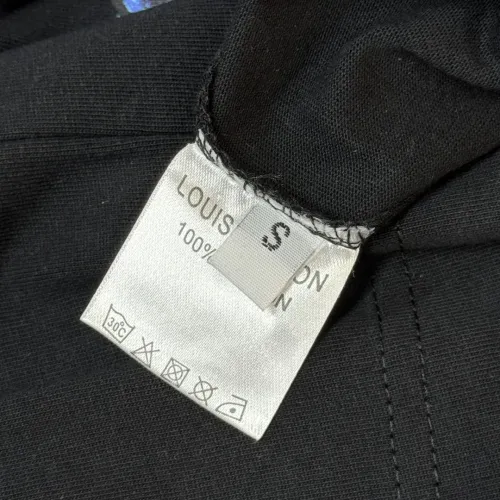 Replica Louis Vuitton LV T-Shirts Short Sleeved For Unisex #1439830 $32.00 USD for Wholesale