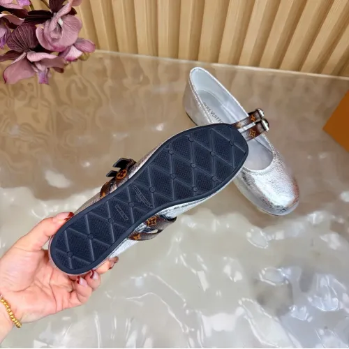 Replica Louis Vuitton Flat Shoes For Women #1442037 $102.00 USD for Wholesale