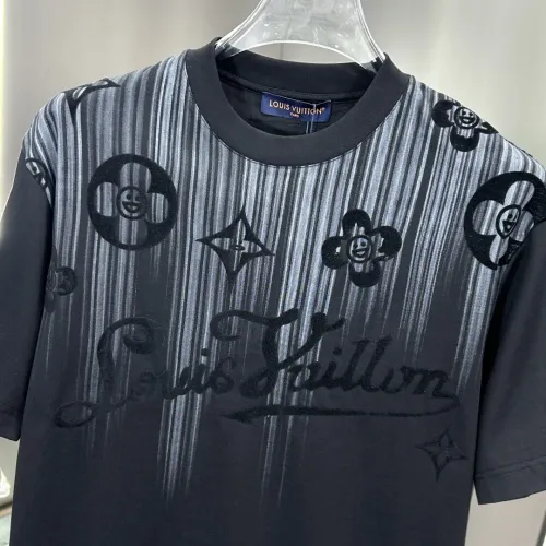 Replica Louis Vuitton LV T-Shirts Short Sleeved For Men #1444231 $82.00 USD for Wholesale