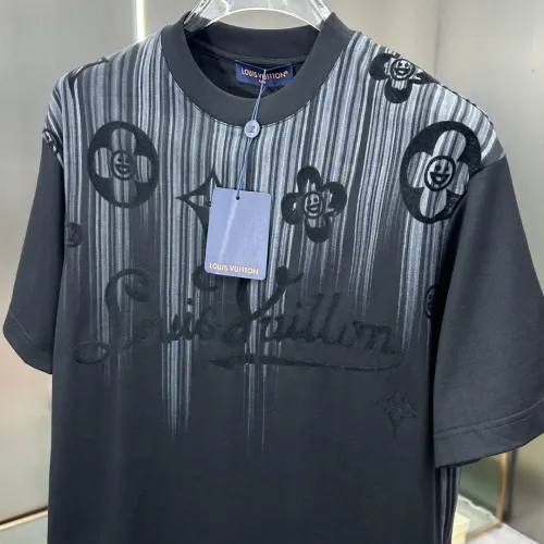 Replica Louis Vuitton LV T-Shirts Short Sleeved For Men #1444231 $82.00 USD for Wholesale