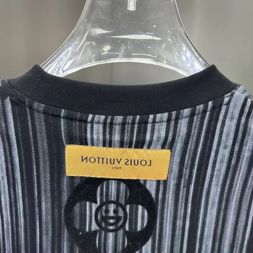 Replica Louis Vuitton LV T-Shirts Short Sleeved For Men #1444231 $82.00 USD for Wholesale