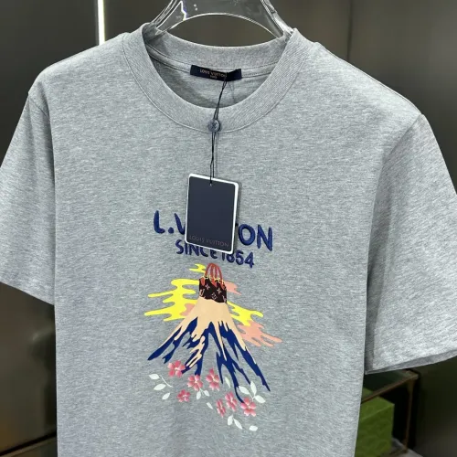 Replica Louis Vuitton LV T-Shirts Short Sleeved For Unisex #1444349 $64.00 USD for Wholesale