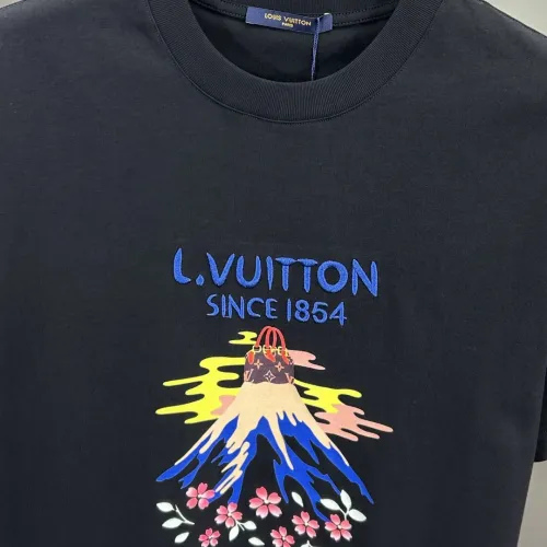 Replica Louis Vuitton LV T-Shirts Short Sleeved For Unisex #1444350 $64.00 USD for Wholesale