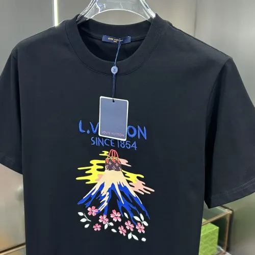 Replica Louis Vuitton LV T-Shirts Short Sleeved For Unisex #1444350 $64.00 USD for Wholesale