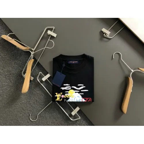 Replica Louis Vuitton LV T-Shirts Short Sleeved For Men #1445561 $40.00 USD for Wholesale