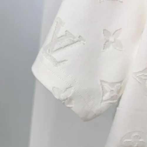 Replica Louis Vuitton LV T-Shirts Short Sleeved For Unisex #1446010 $48.00 USD for Wholesale
