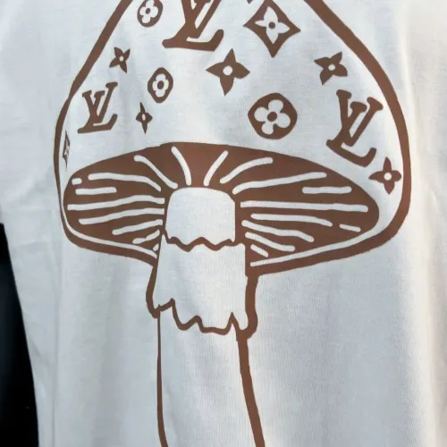 Replica Louis Vuitton LV T-Shirts Short Sleeved For Unisex #1446013 $42.00 USD for Wholesale
