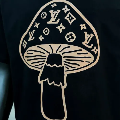 Replica Louis Vuitton LV T-Shirts Short Sleeved For Unisex #1446014 $42.00 USD for Wholesale