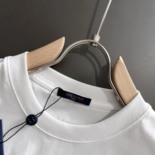 Replica Louis Vuitton LV T-Shirts Short Sleeved For Unisex #1446066 $52.00 USD for Wholesale