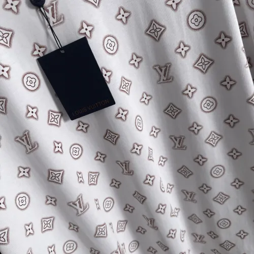 Replica Louis Vuitton LV T-Shirts Short Sleeved For Unisex #1446067 $52.00 USD for Wholesale