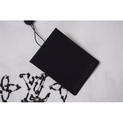 Replica Louis Vuitton LV T-Shirts Short Sleeved For Unisex #1446085 $42.00 USD for Wholesale