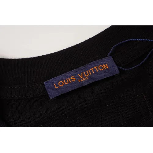 Replica Louis Vuitton LV T-Shirts Short Sleeved For Unisex #1446088 $42.00 USD for Wholesale