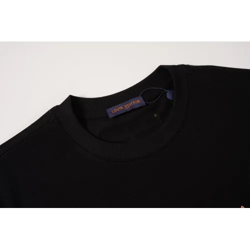Replica Louis Vuitton LV T-Shirts Short Sleeved For Unisex #1446088 $42.00 USD for Wholesale
