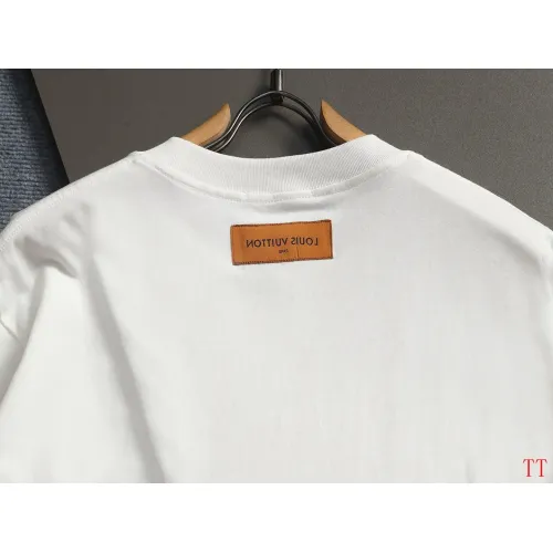 Replica Louis Vuitton LV T-Shirts Short Sleeved For Unisex #1446337 $42.00 USD for Wholesale