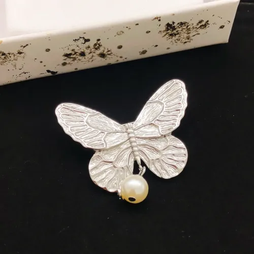Replica Christian Dior Brooches For Women #1447873 $27.00 USD for Wholesale