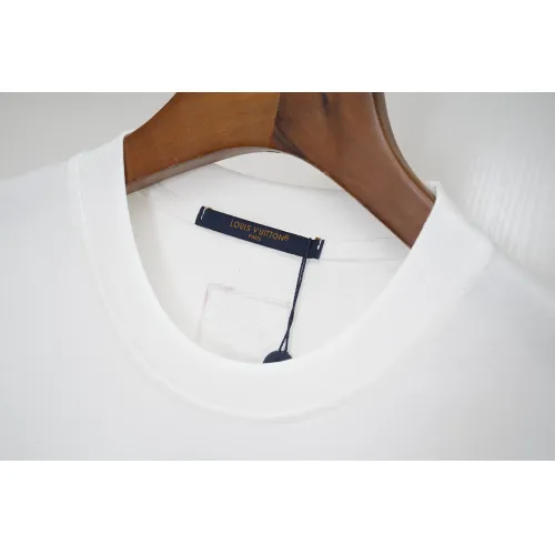 Replica Louis Vuitton LV T-Shirts Short Sleeved For Unisex #1452612 $36.00 USD for Wholesale