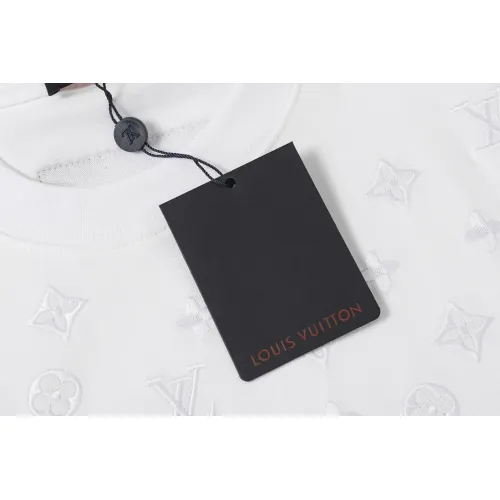 Replica Louis Vuitton LV T-Shirts Short Sleeved For Unisex #1452783 $42.00 USD for Wholesale