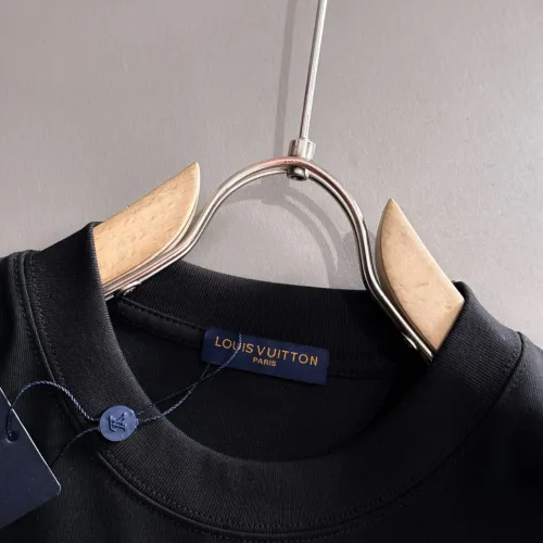 Replica Louis Vuitton LV T-Shirts Short Sleeved For Men #1452803 $42.00 USD for Wholesale