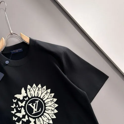 Replica Louis Vuitton LV T-Shirts Short Sleeved For Men #1452803 $42.00 USD for Wholesale