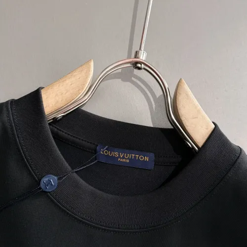Replica Louis Vuitton LV T-Shirts Short Sleeved For Men #1452805 $42.00 USD for Wholesale