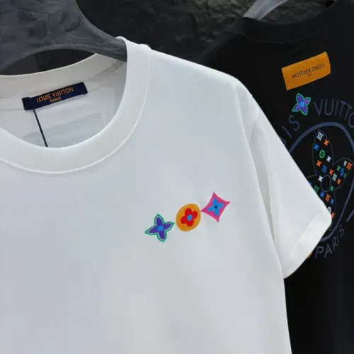 Replica Louis Vuitton LV T-Shirts Short Sleeved For Unisex #1453000 $40.00 USD for Wholesale