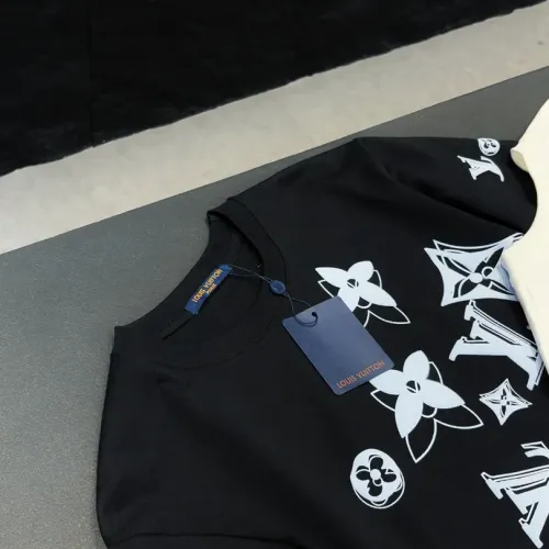 Replica Louis Vuitton LV T-Shirts Short Sleeved For Unisex #1453011 $40.00 USD for Wholesale