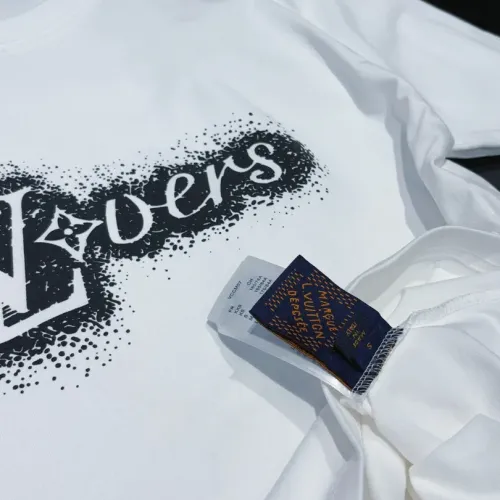 Replica Louis Vuitton LV T-Shirts Short Sleeved For Unisex #1453014 $40.00 USD for Wholesale