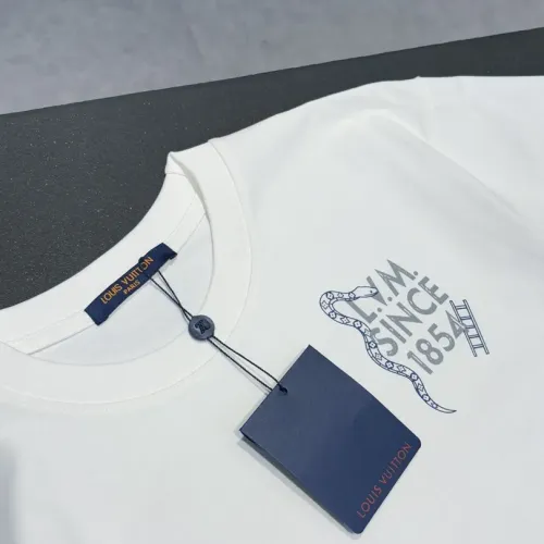 Replica Louis Vuitton LV T-Shirts Short Sleeved For Unisex #1453016 $40.00 USD for Wholesale