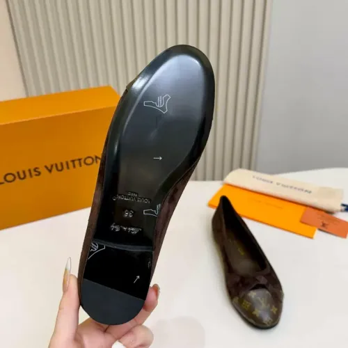 Replica Louis Vuitton Flat Shoes For Women #1453338 $102.00 USD for Wholesale