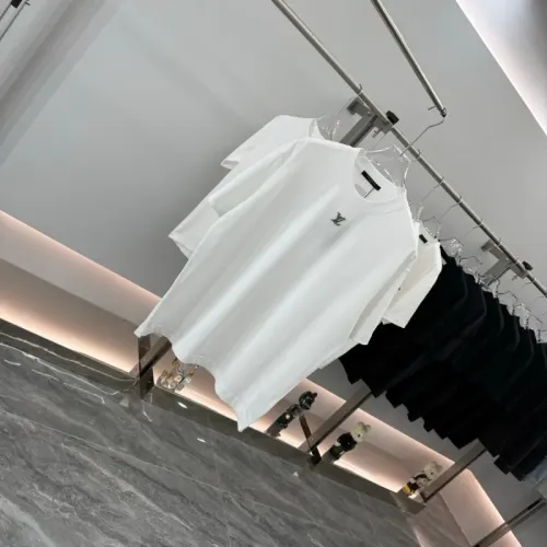 Replica Louis Vuitton LV T-Shirts Short Sleeved For Unisex #1456876 $40.00 USD for Wholesale