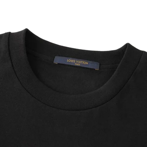 Replica Louis Vuitton LV T-Shirts Short Sleeved For Unisex #1456884 $45.00 USD for Wholesale