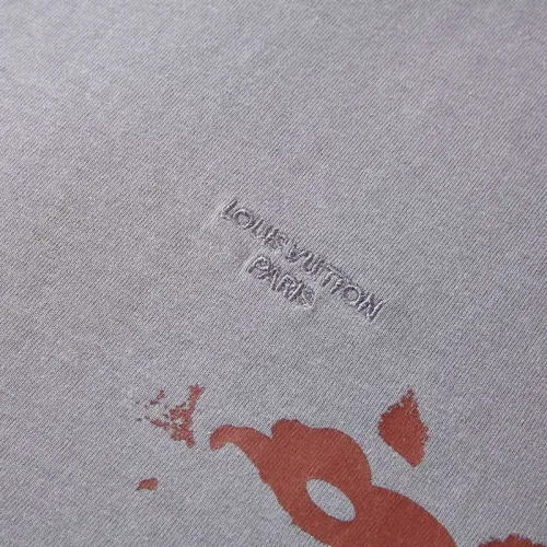 Replica Louis Vuitton LV T-Shirts Short Sleeved For Unisex #1456887 $48.00 USD for Wholesale