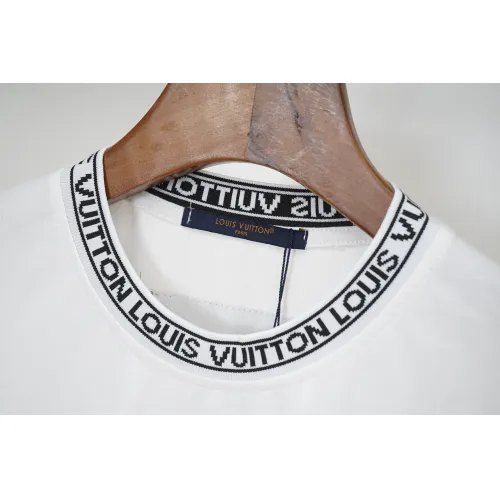 Replica Louis Vuitton LV T-Shirts Short Sleeved For Unisex #1458321 $32.00 USD for Wholesale