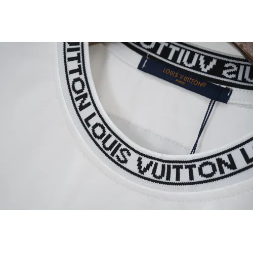 Replica Louis Vuitton LV T-Shirts Short Sleeved For Unisex #1458321 $32.00 USD for Wholesale