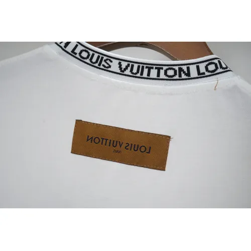 Replica Louis Vuitton LV T-Shirts Short Sleeved For Unisex #1458321 $32.00 USD for Wholesale