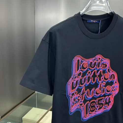 Replica Louis Vuitton LV T-Shirts Short Sleeved For Unisex #1458977 $64.00 USD for Wholesale