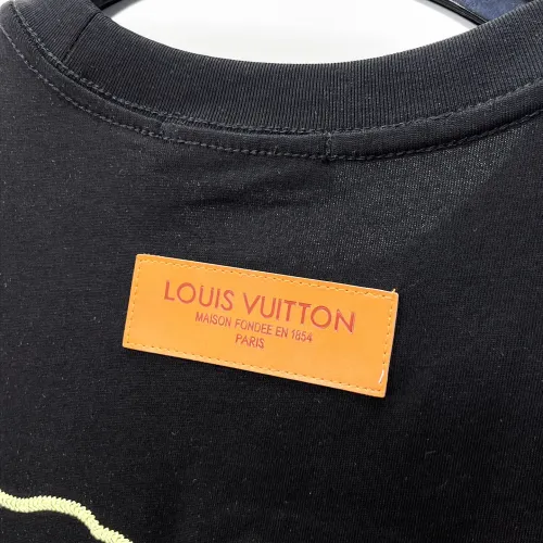 Replica Louis Vuitton LV T-Shirts Short Sleeved For Men #1464419 $60.00 USD for Wholesale