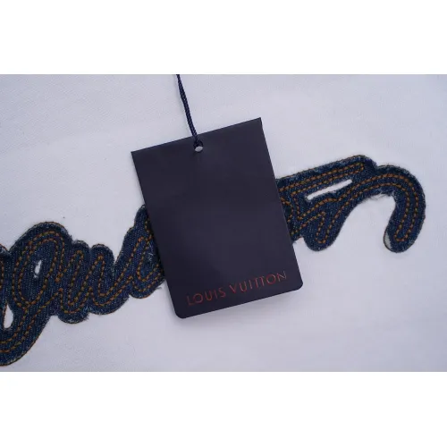 Replica Louis Vuitton LV T-Shirts Short Sleeved For Unisex #1467702 $40.00 USD for Wholesale