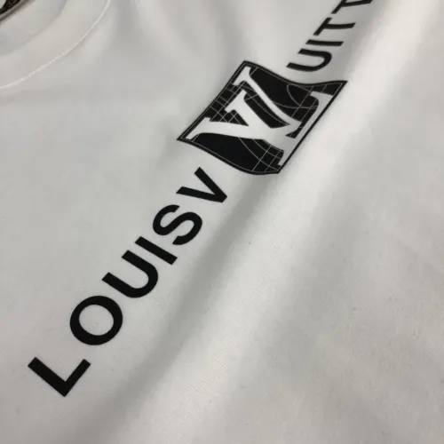 Replica Louis Vuitton LV T-Shirts Short Sleeved For Men #1467766 $45.00 USD for Wholesale