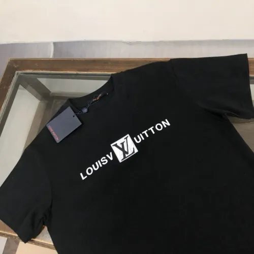 Replica Louis Vuitton LV T-Shirts Short Sleeved For Men #1467767 $45.00 USD for Wholesale